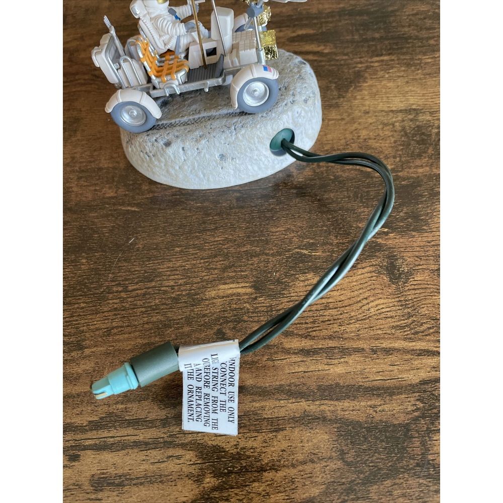 HALLMARK KEEPSAKE ORNAMENT LUNAR ROVER SPACE‎ MOON FLICKERING LIGHT NIB 1999 - Picture 6 of 16